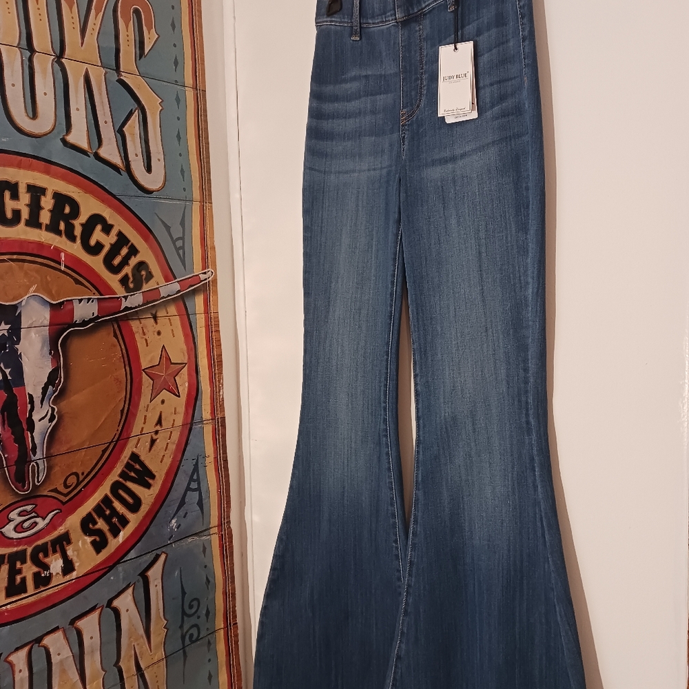 Judy Blue Los Angeles 💙